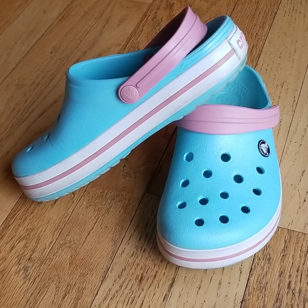 CROCS baby blue with pink stripe M4 or W6
